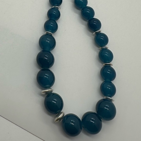 Vintage blue and silver tone glass beaded necklace - Picture 7 of 9